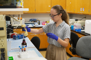 Camryn Habben in a lab performing a research task.