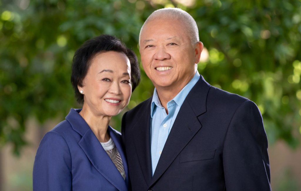 Peggy and Andrew Cherng posing for a photo together.